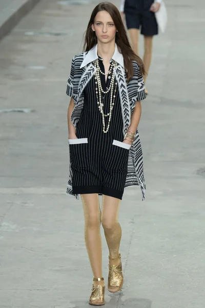 Look 64